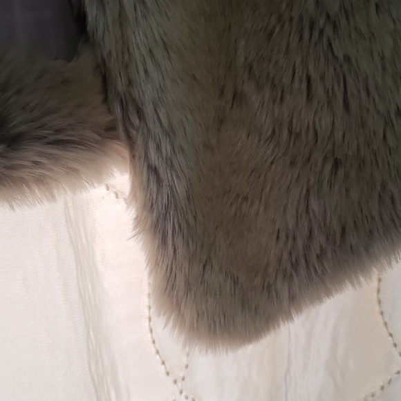 NWT Lemon Tart Jimena Tan M Faux Fur Vest - Picture 8 of 8